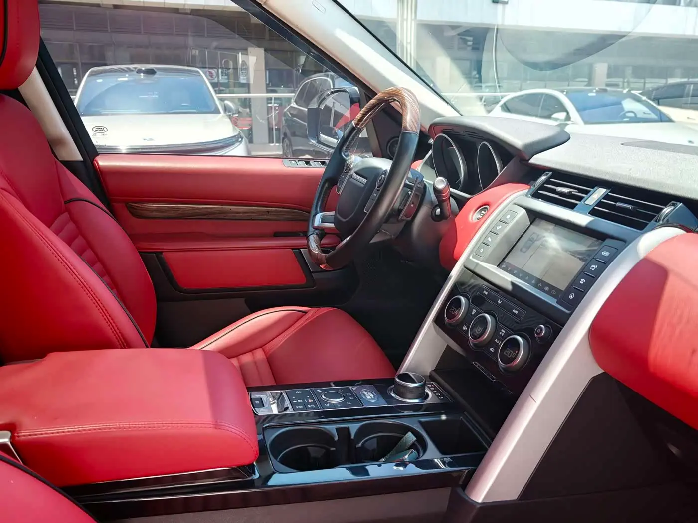 Land Rover Discovery 2020 — Photo 20/20
