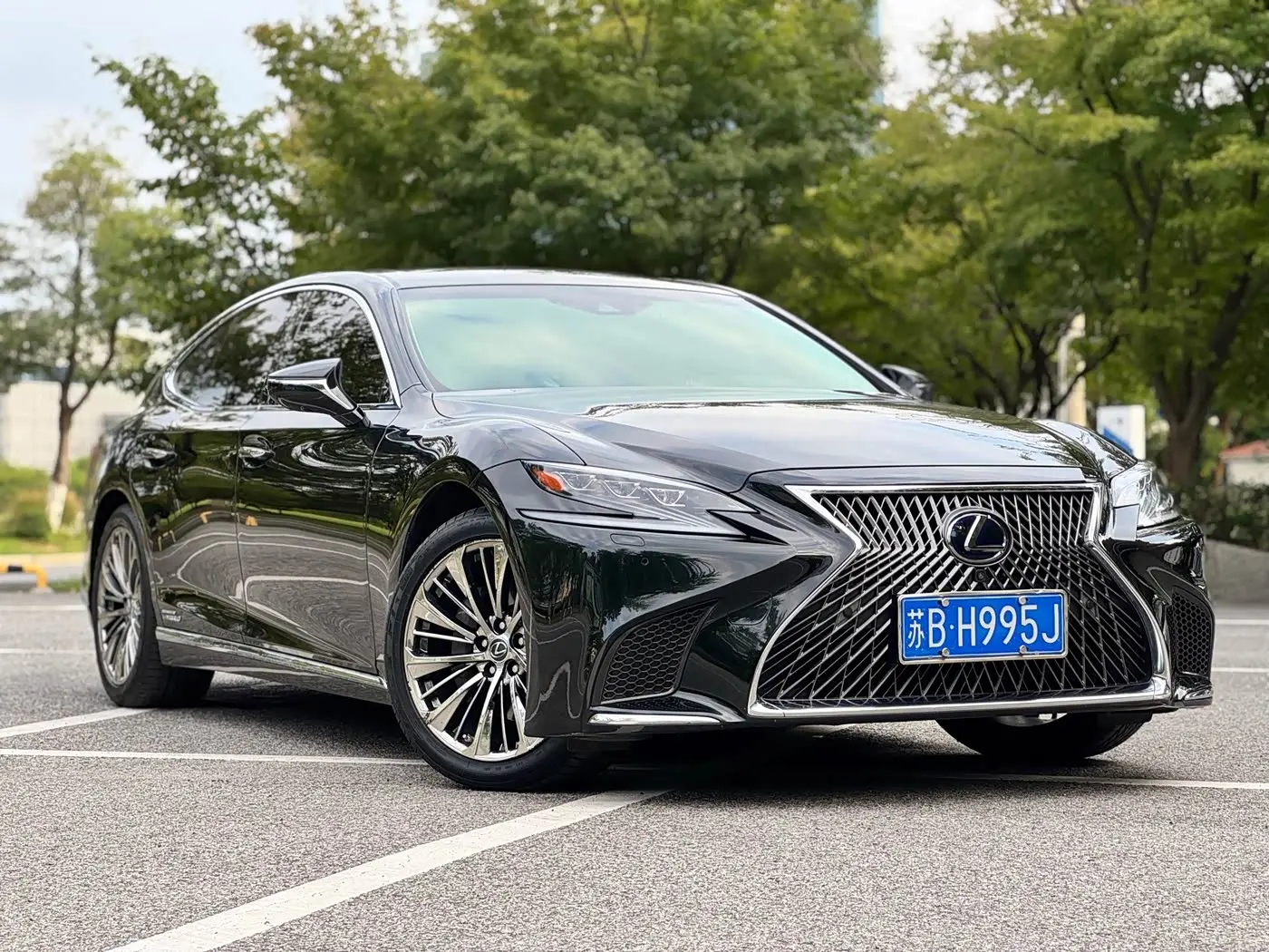 Lexus LS 2018 — Photo 16/19