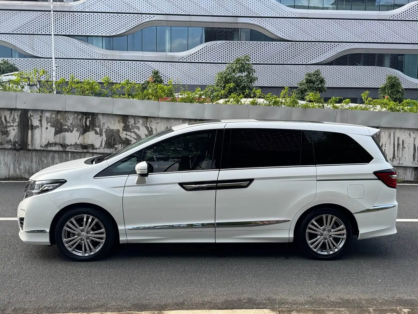 Honda Elysion 2017 — Photo 4/20