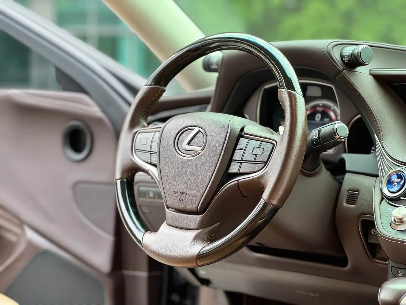 Lexus LS 2018 — Photo 13/19