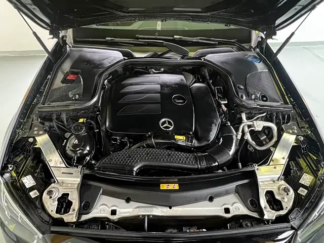 Mercedes-Benz E-Class 2022 — Photo 16/18