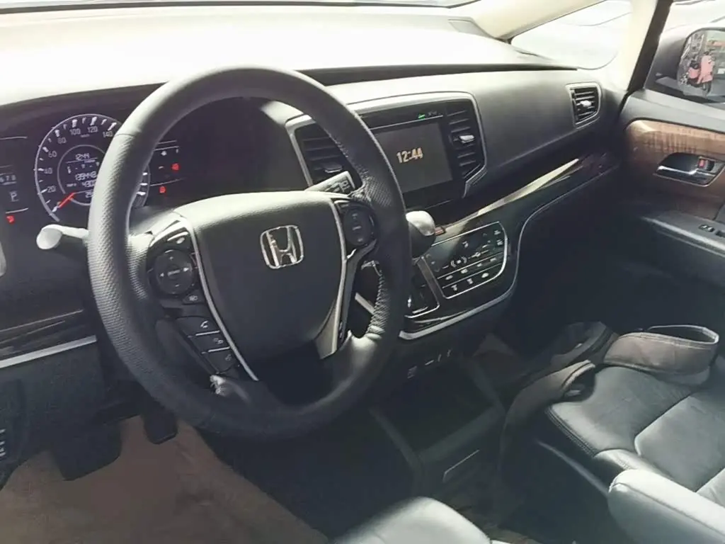 Honda Odyssey 2018 — Şəkil 10/20