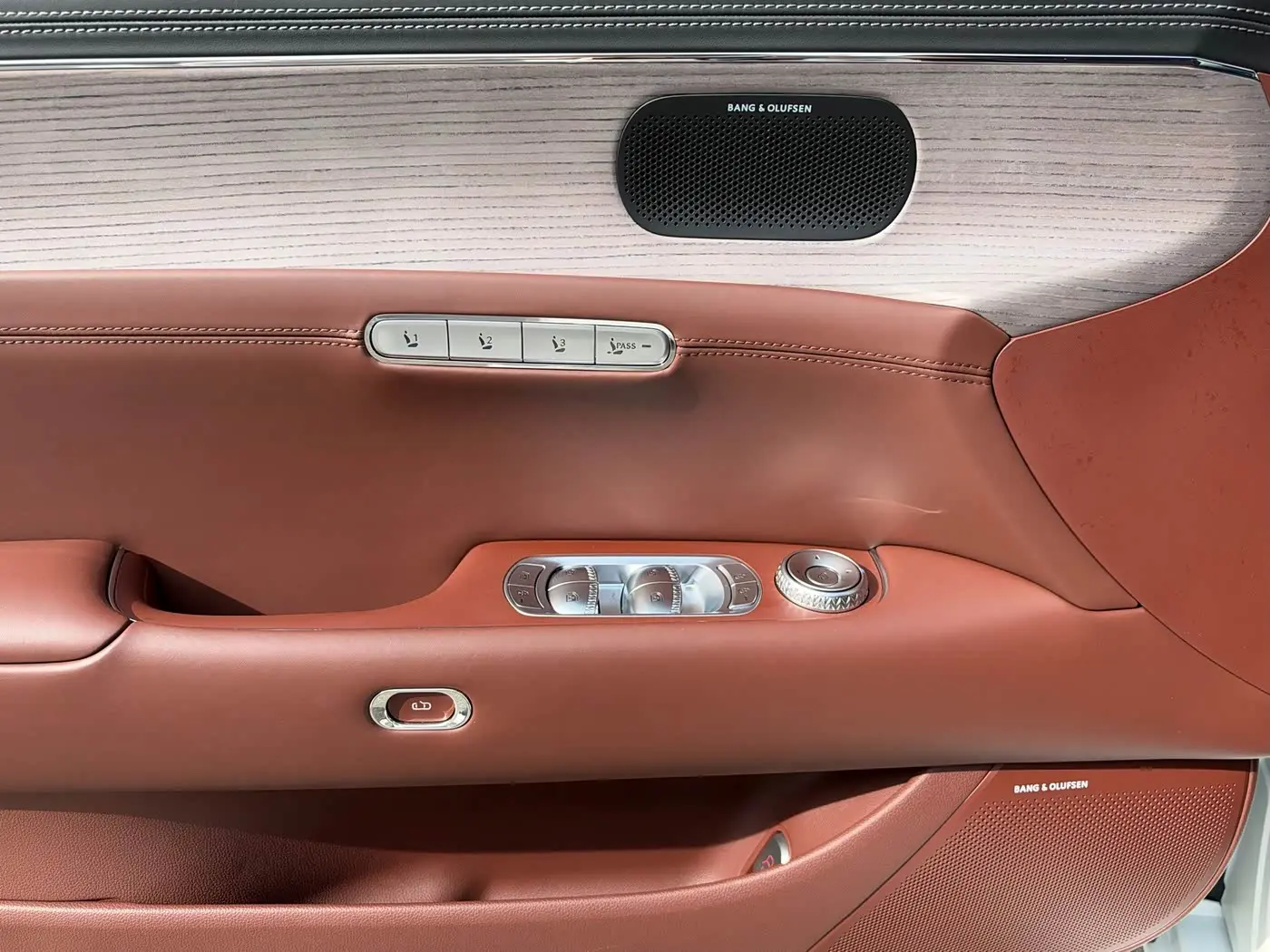 Genesis G90 2023 — Photo 17/19