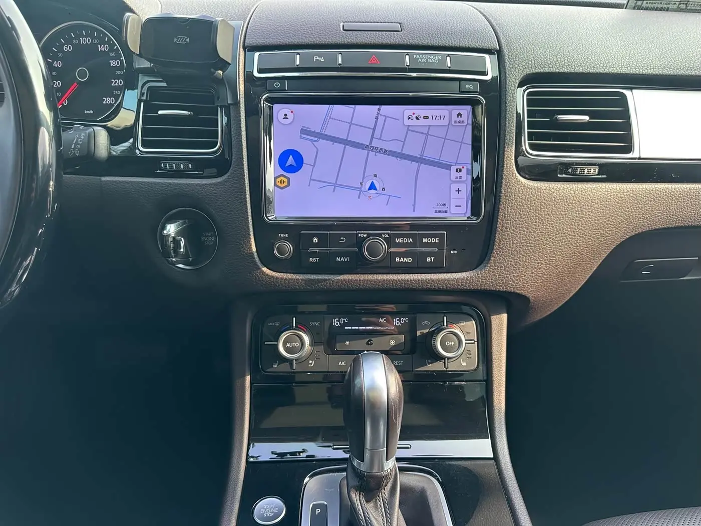 Volkswagen Touareg 2017 — Photo 20/20