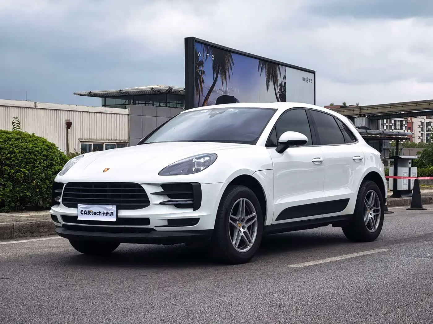 Porsche Macan 2020 — Photo 1/20