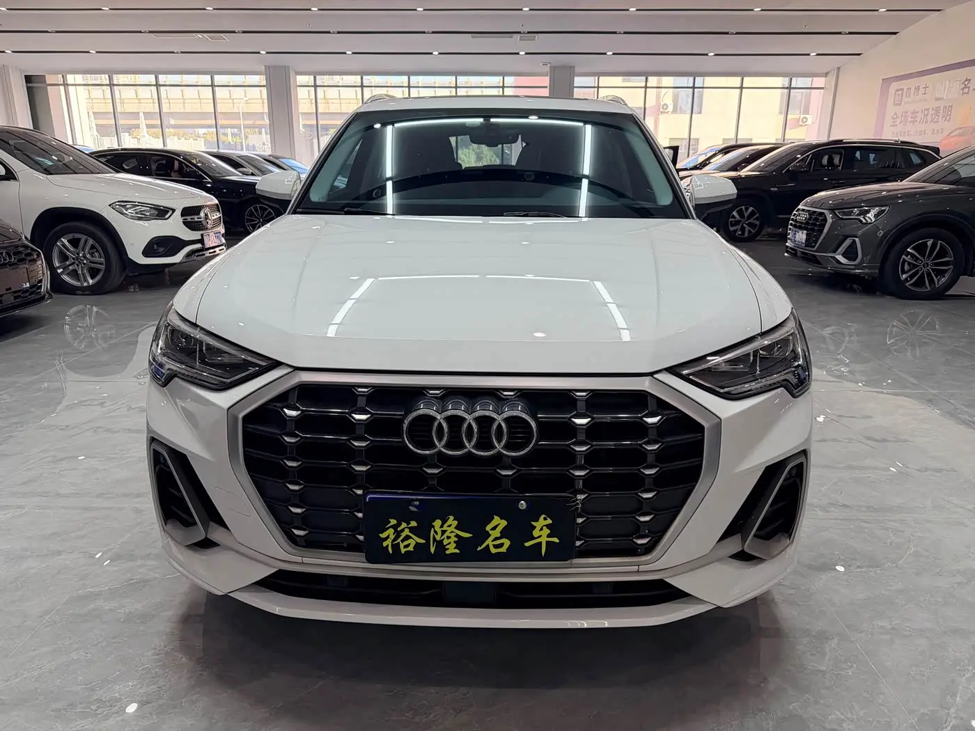 Audi Q3 2022 — Photo 2/20