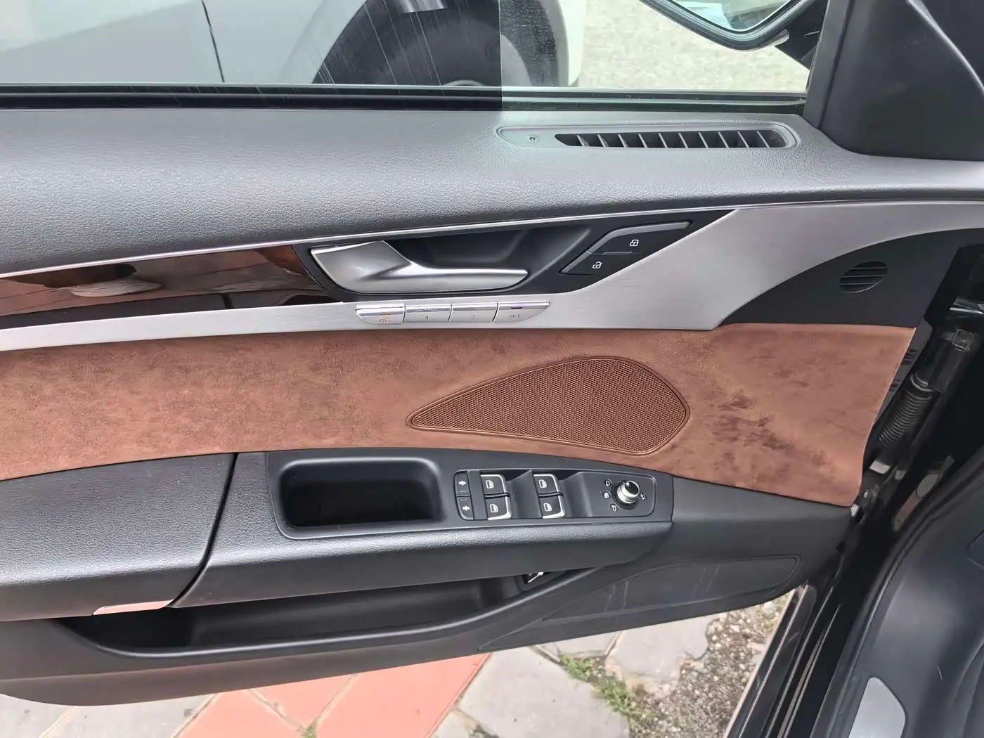 Audi A8 2016 — Photo 12/20