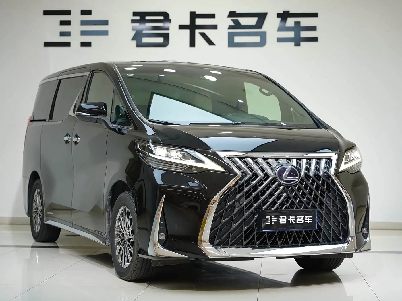 Lexus LM 2022 — Photo 3/20