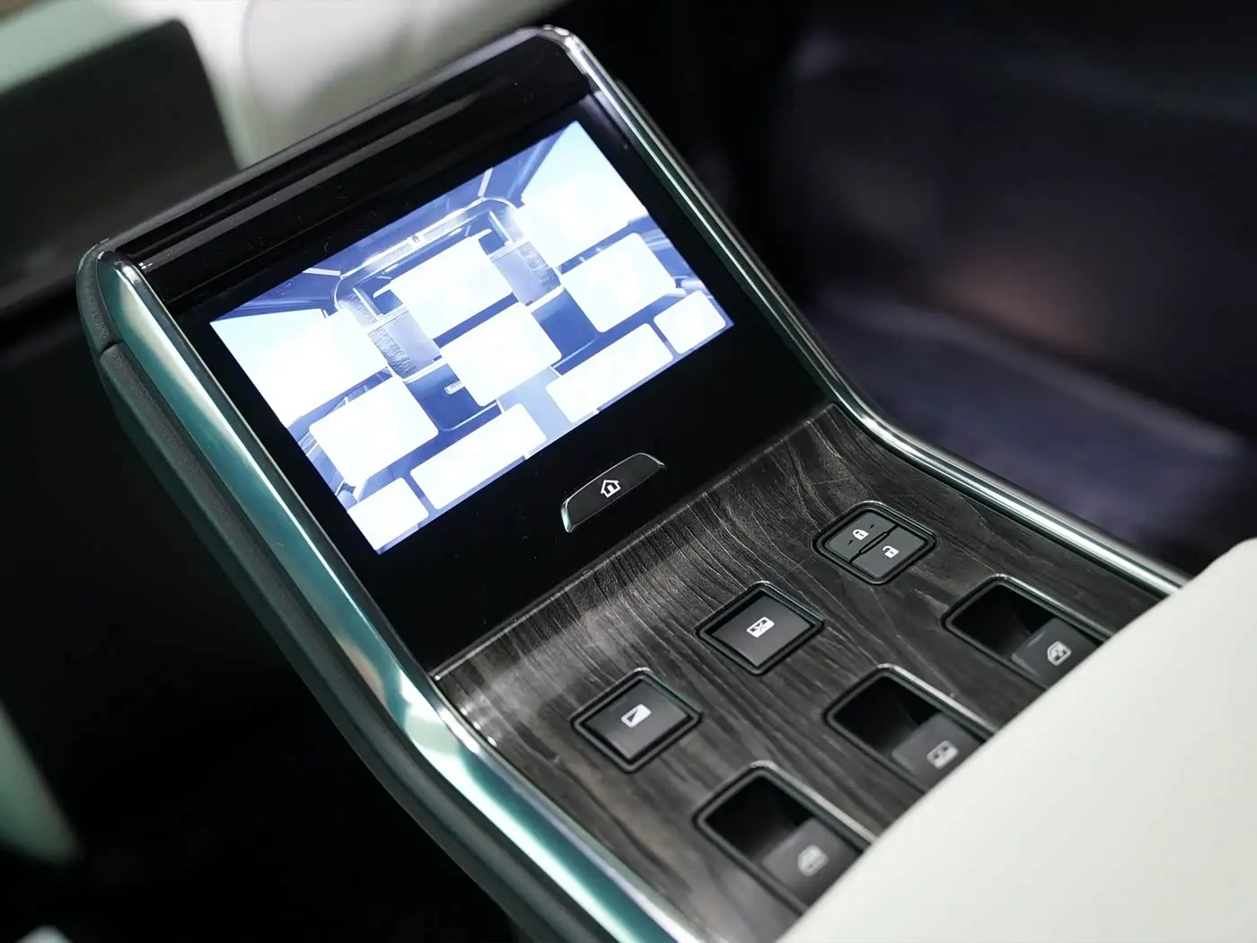 Lexus LM 2022 — Photo 17/20