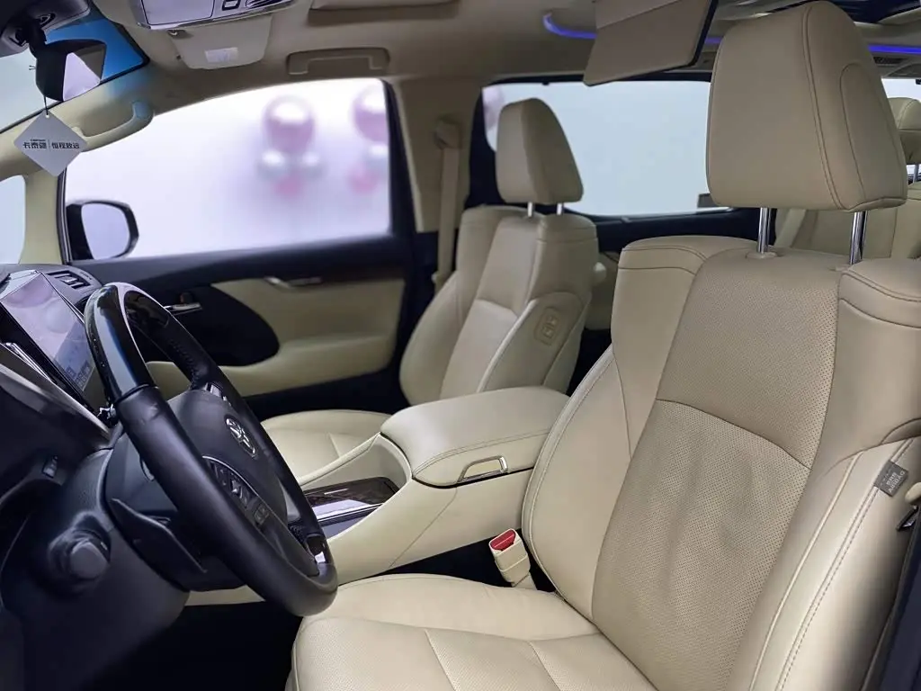 Toyota Alphard 2022 — Photo 18/20