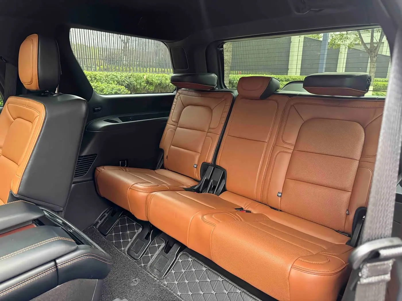 Lincoln Navigator 2019 — Photo 9/16