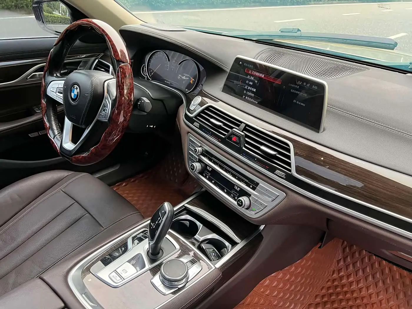 BMW 7 Series 2018 — Photo 14/18