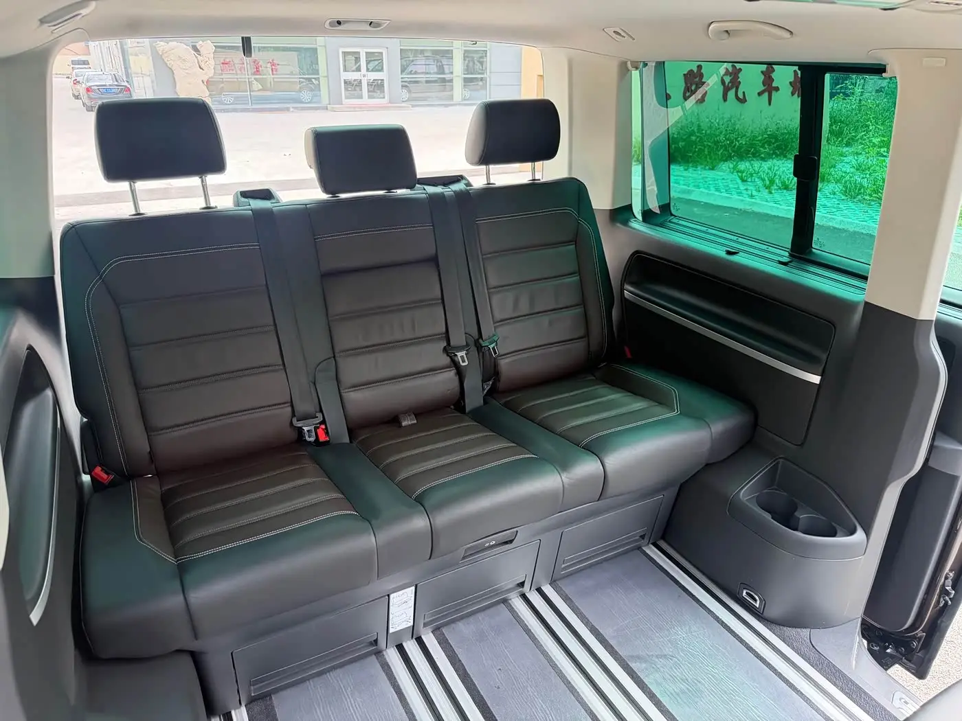 Volkswagen Multivan 2017 — Şəkil 18/20