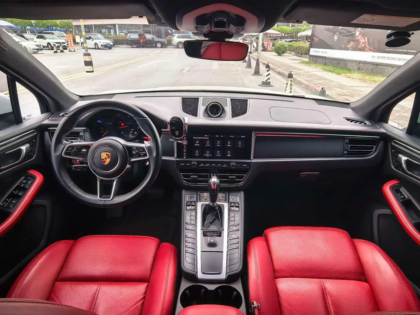 Porsche Macan 2020 — Photo 11/20