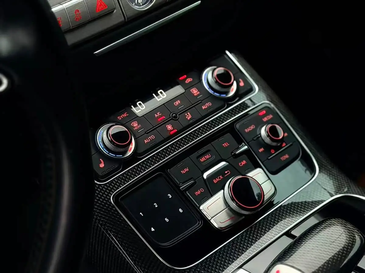 Audi S8 2014 — Photo 6/13
