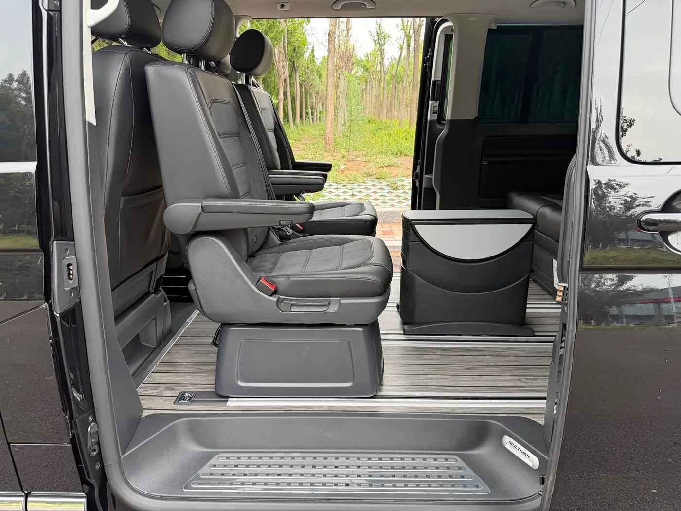 Volkswagen Multivan 2017 — Photo 15/20