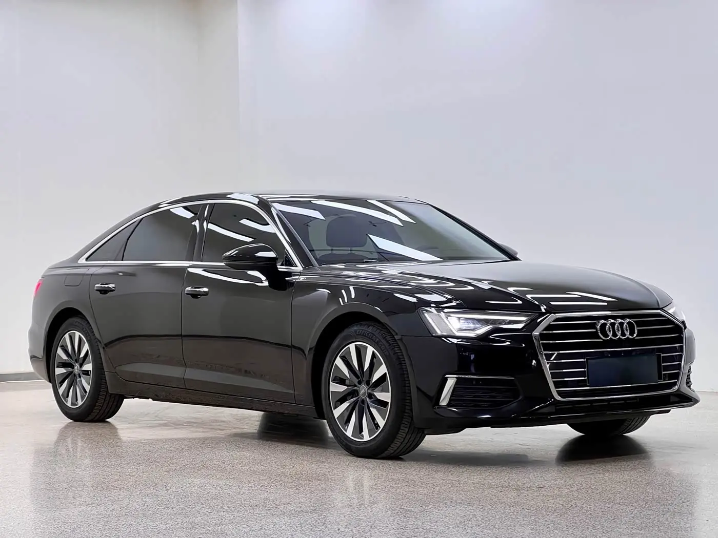 Audi A6L 2024 — Photo 3/19