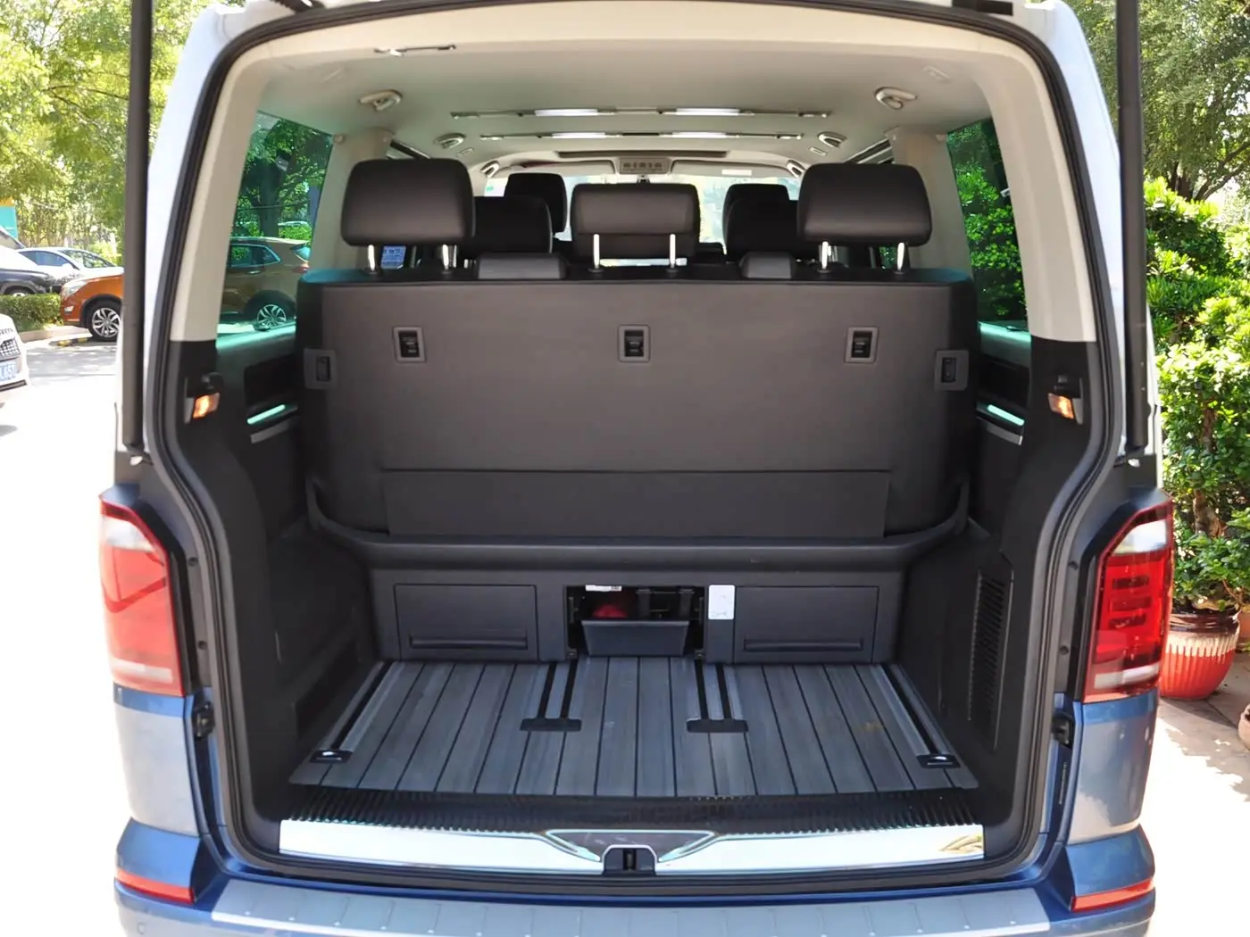 Volkswagen Multivan 2019 — Photo 13/15