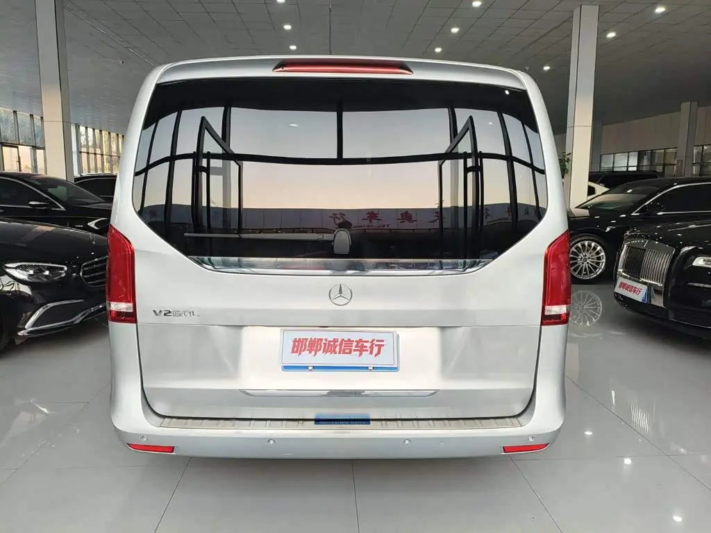Mercedes-Benz V-Class 2022 — Photo 5/20