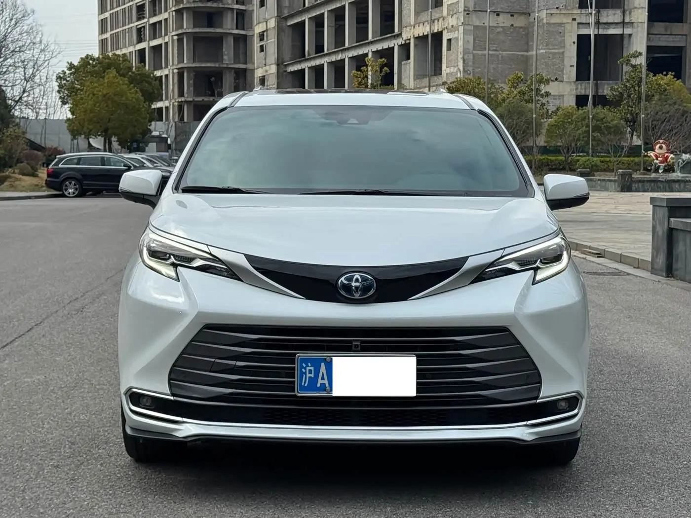 Toyota Sienna 2024 — ფოტო 2/16