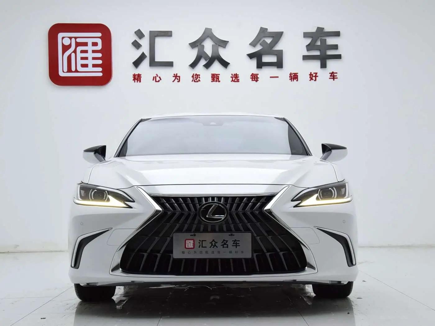 Lexus ES 2023 — Photo 2/20