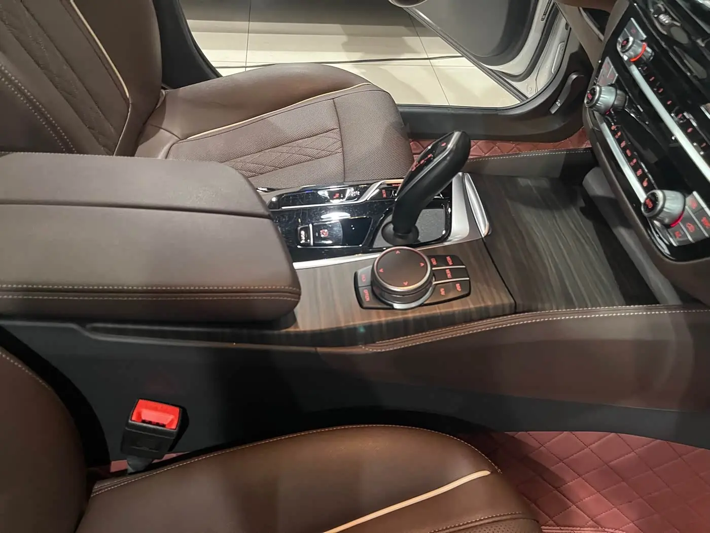 BMW 5 Series New Energy 2021 — Şəkil 14/16