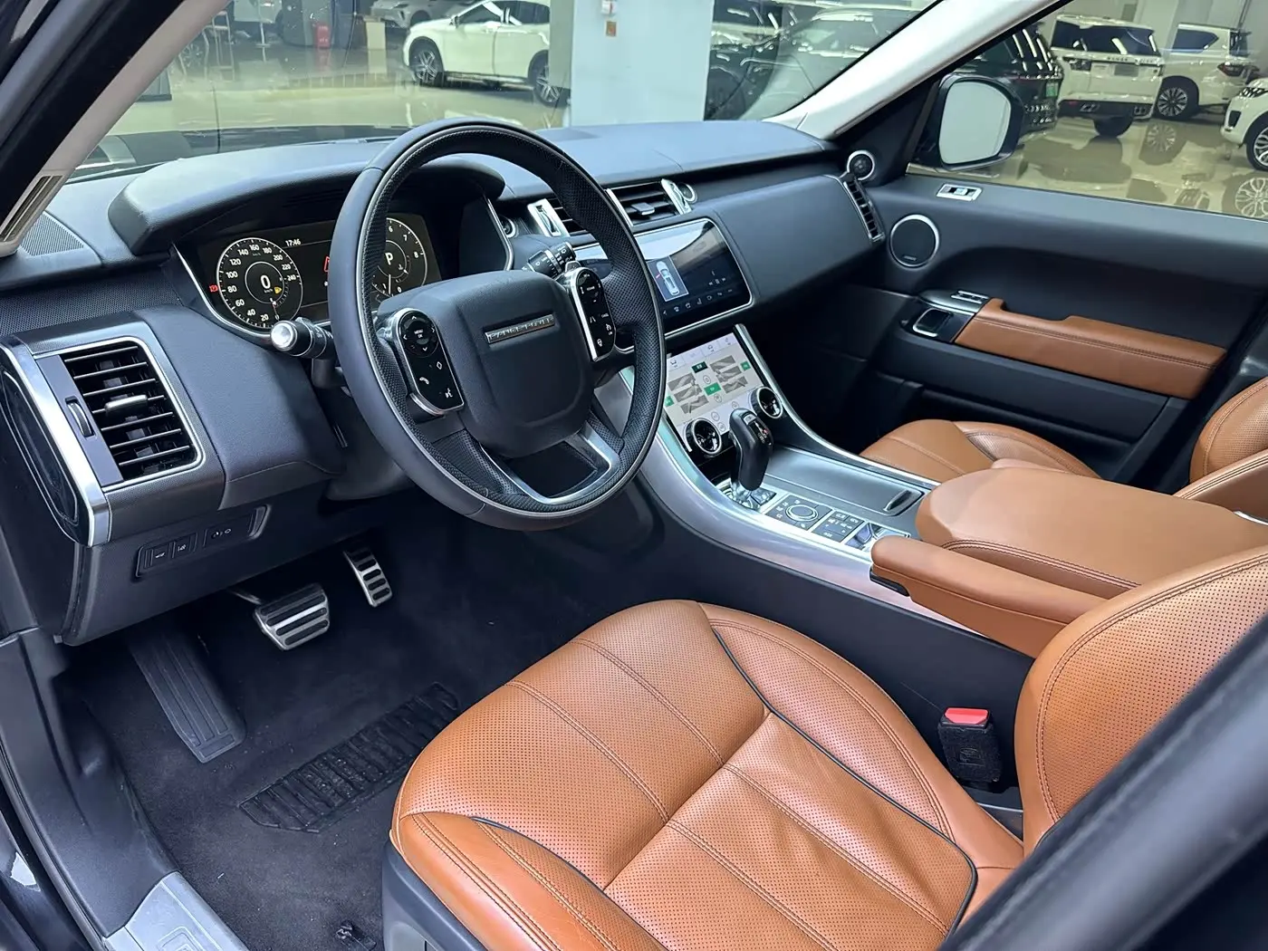 Land Rover Range Rover Sport 2017 — Photo 13/17