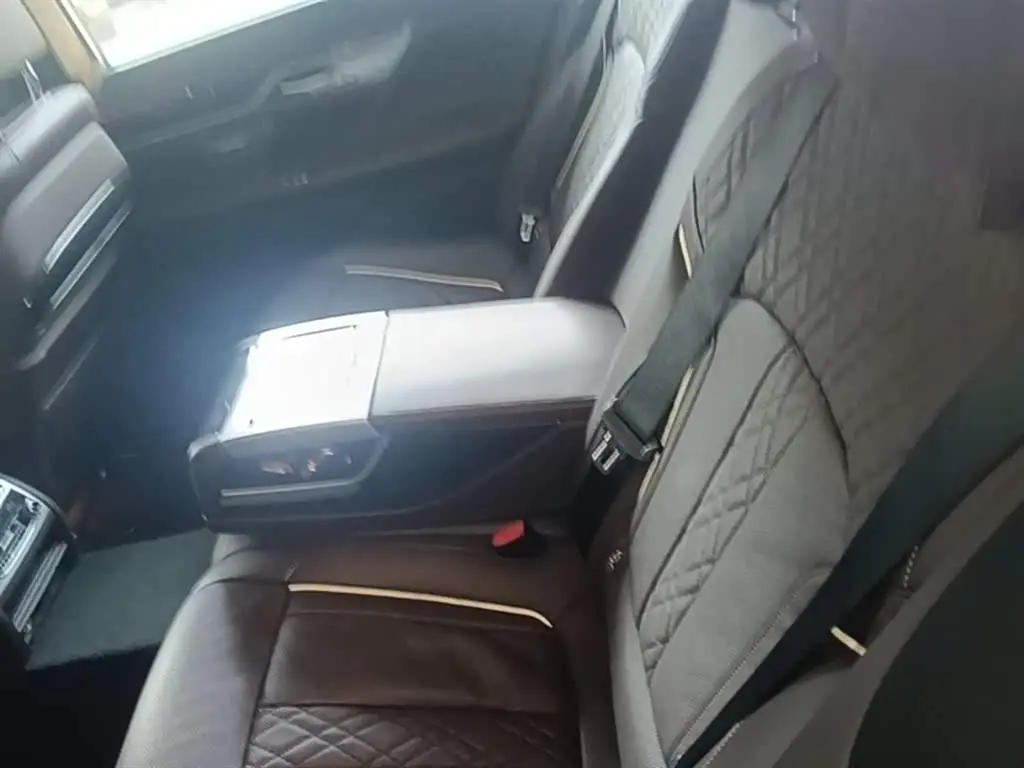 BMW 7 Series 2020 — Photo 17/20