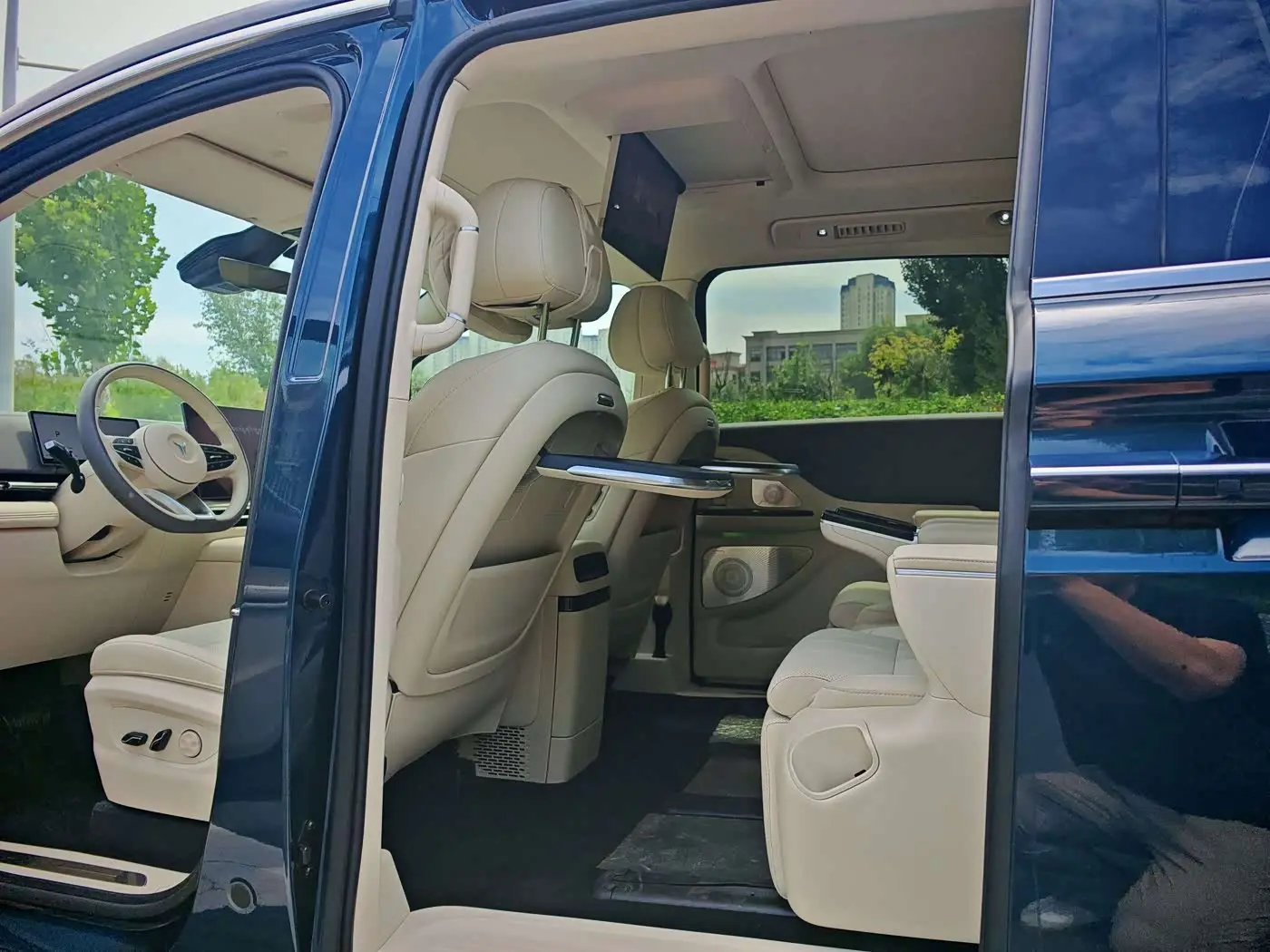 Voyah Auto Voyah Dreamer 2025 — Photo 17/20