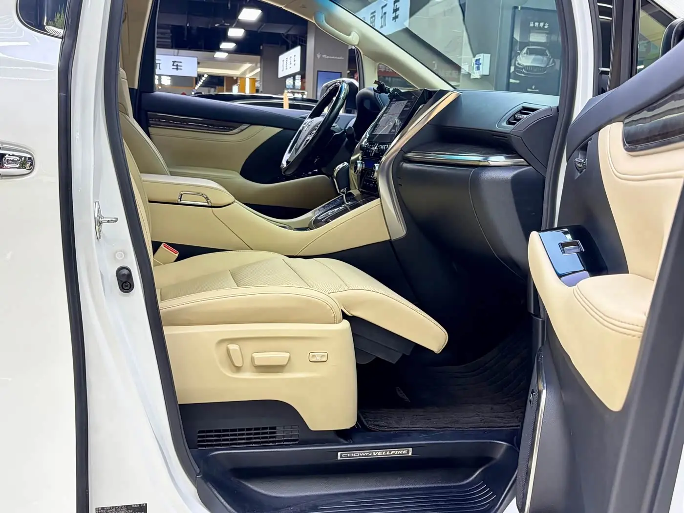 Toyota Vellfire 2022 — Photo 18/20