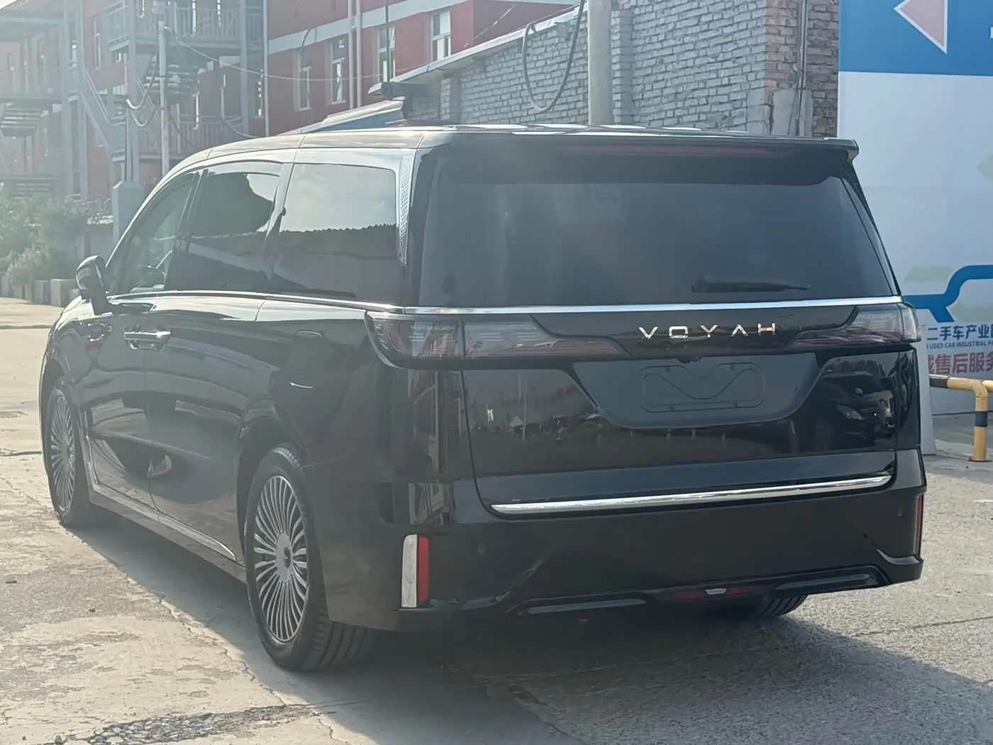Voyah Auto Voyah Dreamer 2024 — Şəkil 16/17