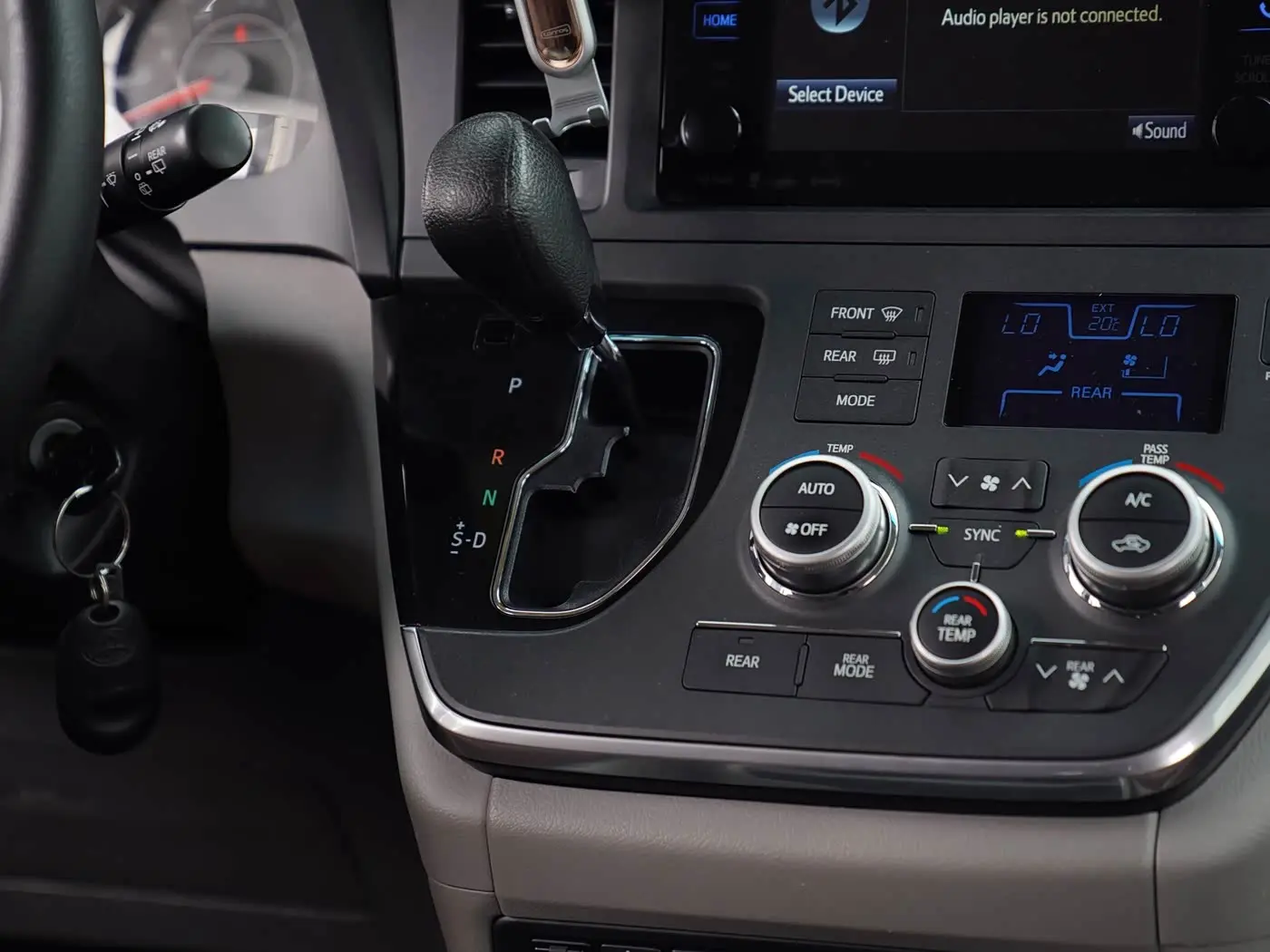 Toyota Sienna 2017 — Photo 10/13