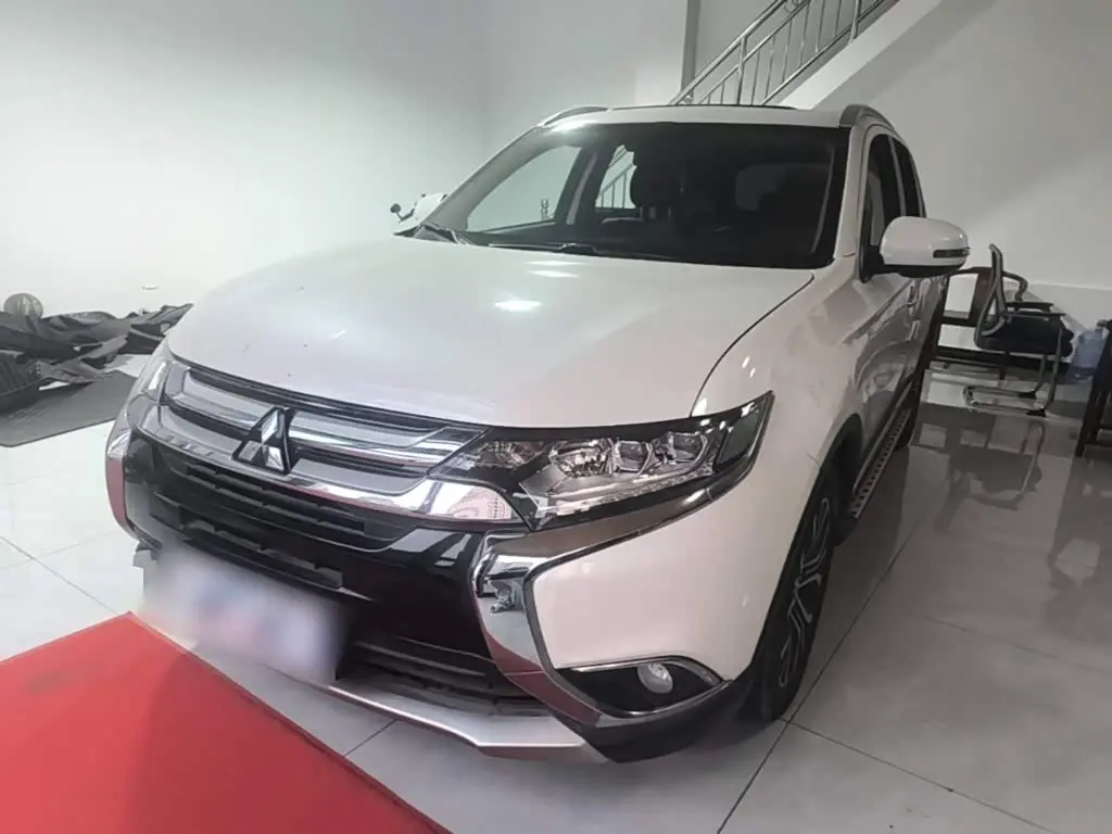 Mitsubishi Outlander 2018 — Şəkil 2/20