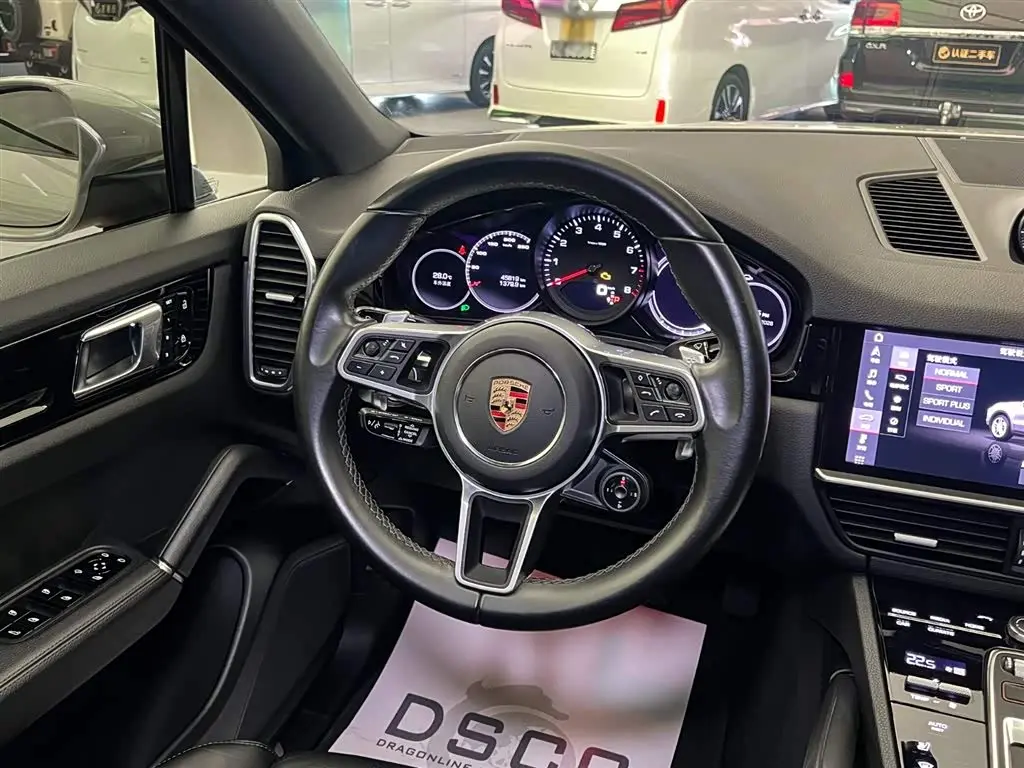 Porsche Cayenne 2022 — Photo 10/16