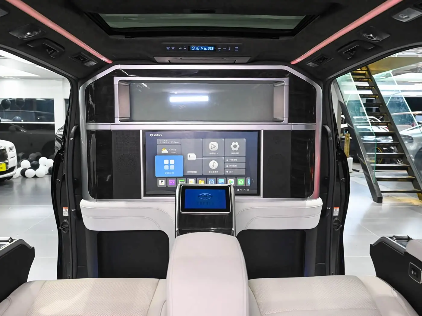 Toyota Alphard 2022 — Фото 18/20