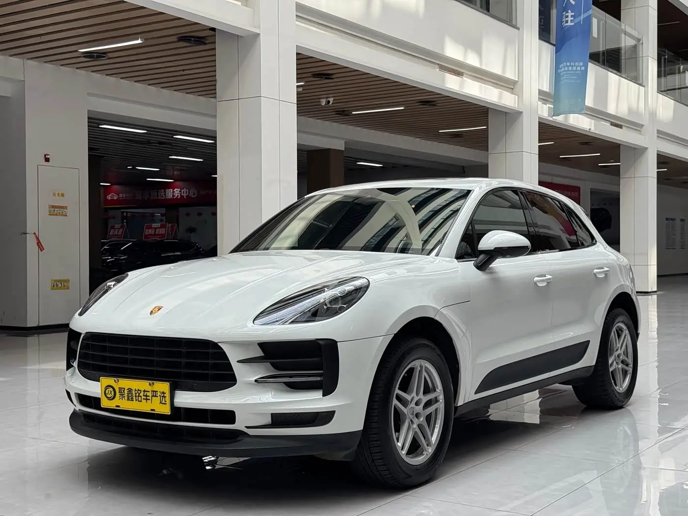 Porsche Macan 2019 — Photo 1/20
