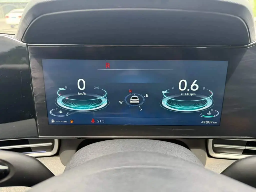 Hyundai Elantra 2022 — Фото 18/20