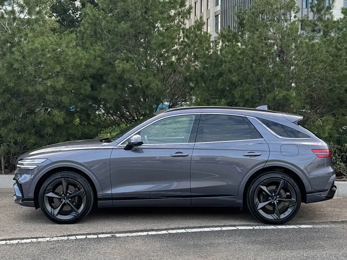 Genesis GV70 2025 — Photo 4/18