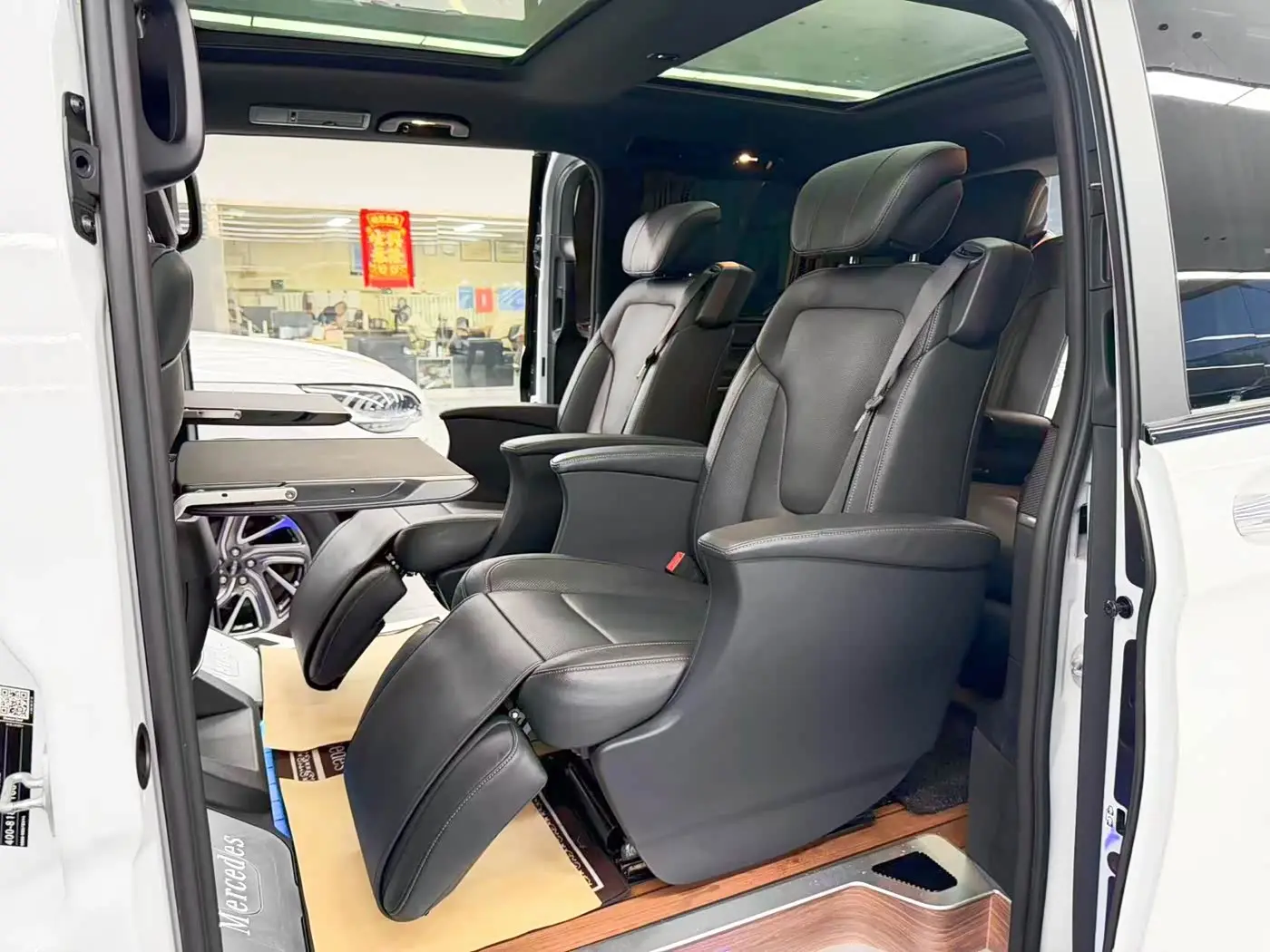 Mercedes-Benz V-Class 2020 — Фото 15/20