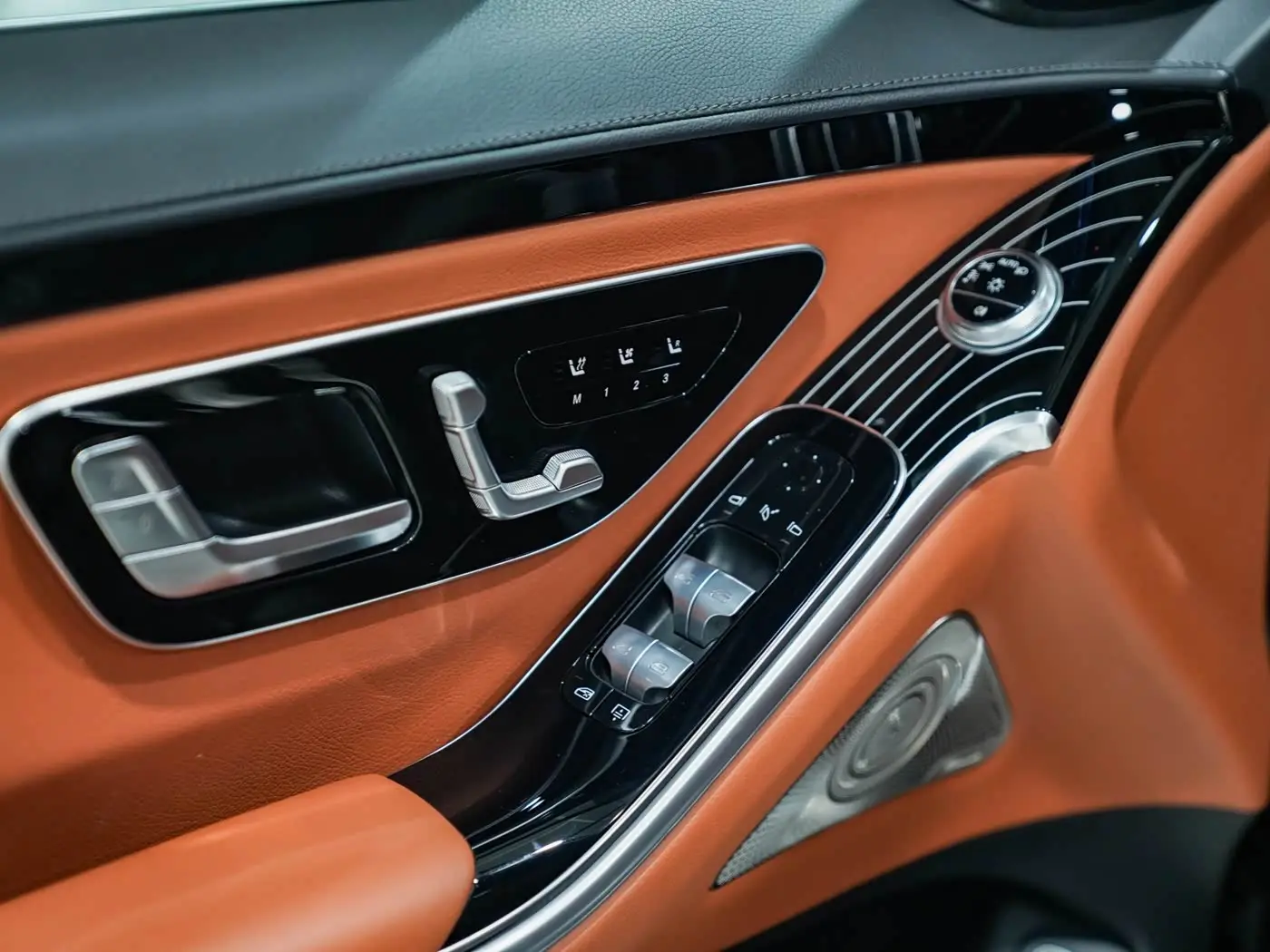 Mercedes-Benz S-Class 2023 — Photo 10/20
