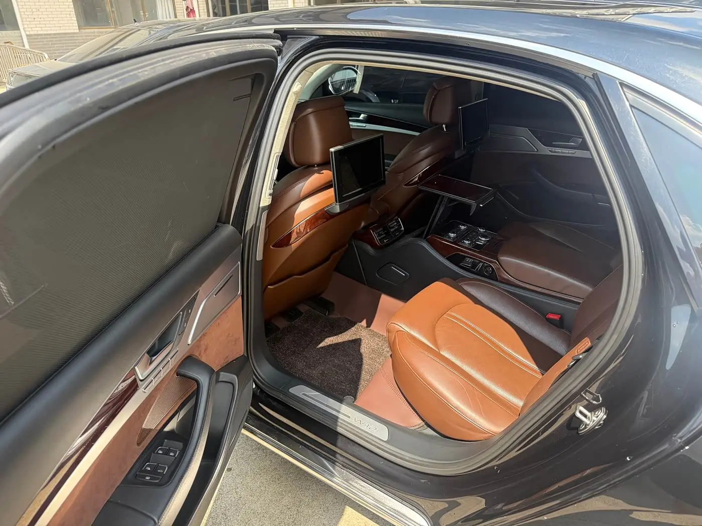 Audi A8 2011 — Photo 12/15