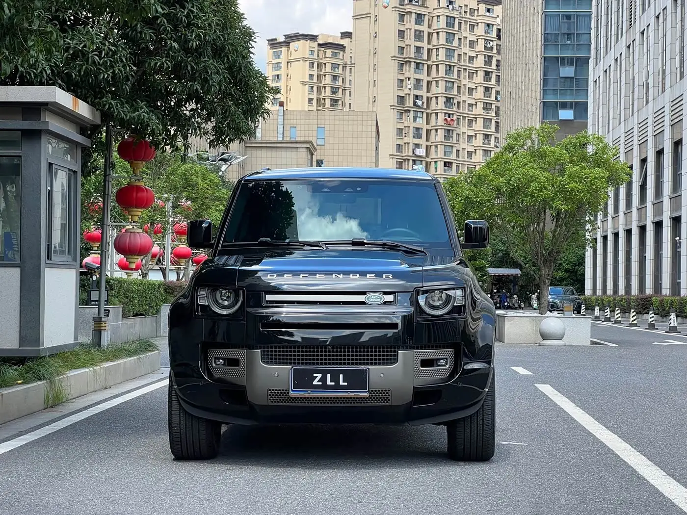 Land Rover Defender 2024 — Photo 2/14