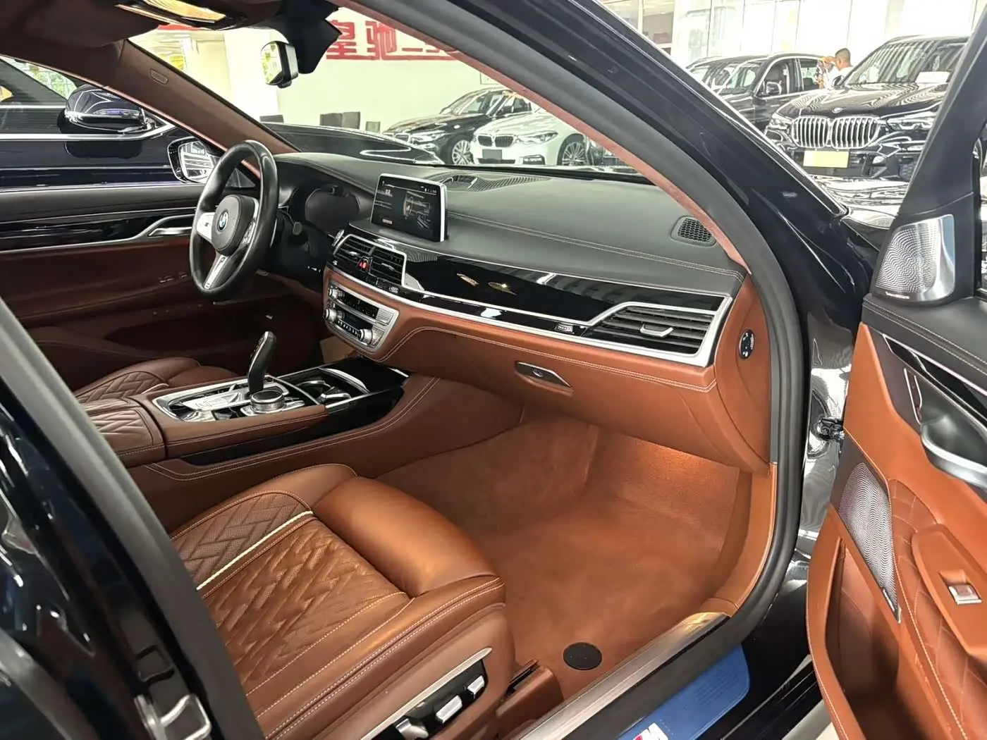 BMW 7 Series 2019 — Photo 5/9