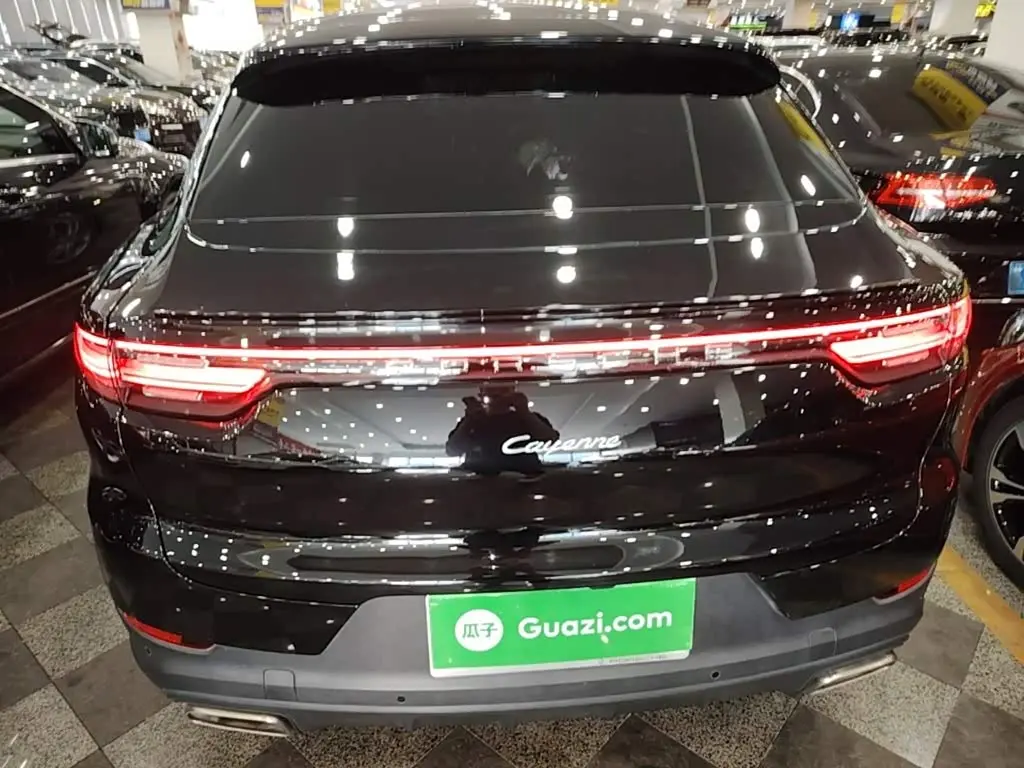 Porsche Cayenne 2021 — Photo 6/20