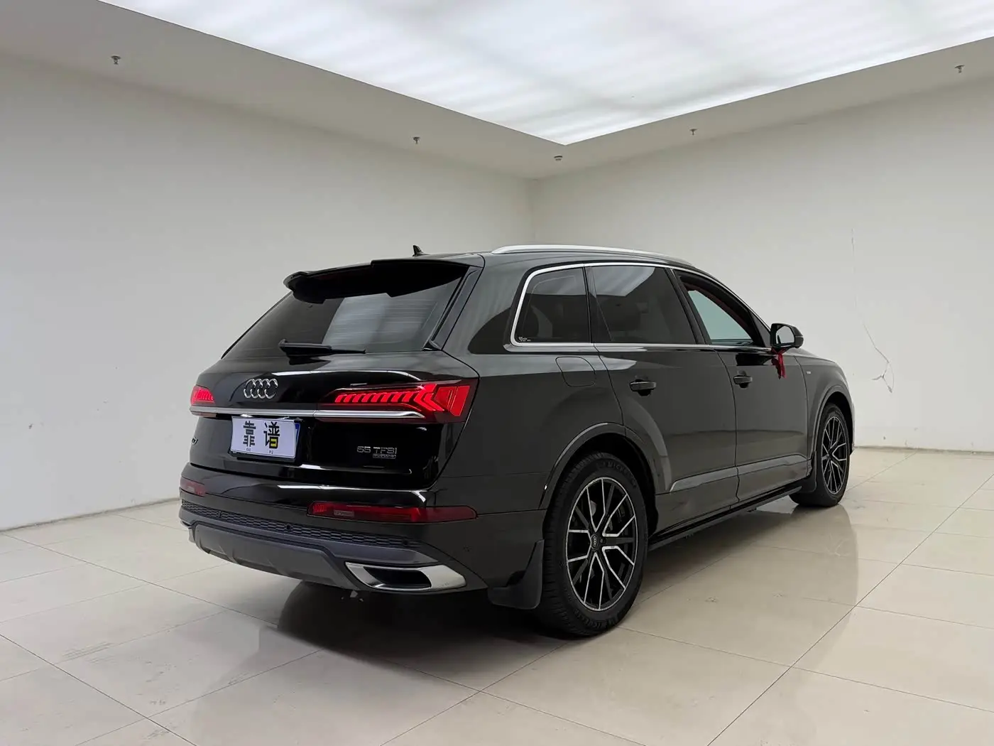 Audi Q7 2020 — Photo 6/20
