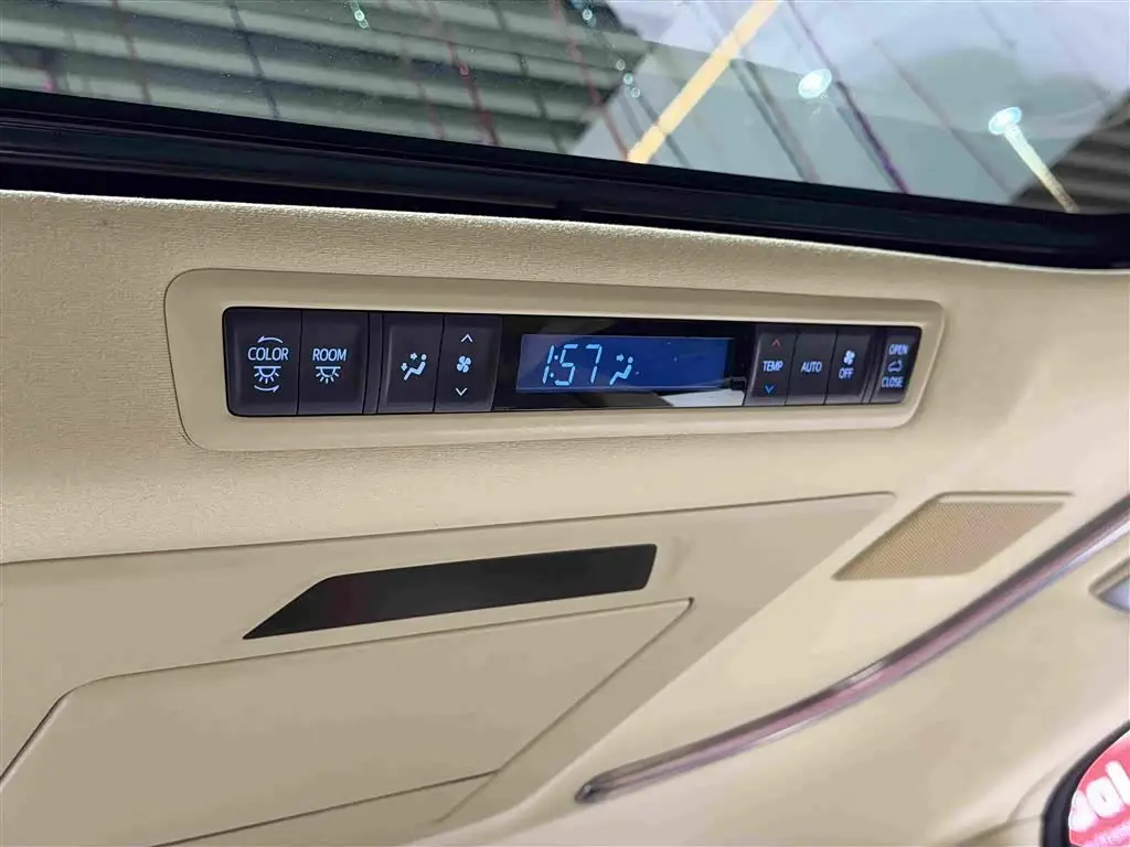 Toyota Alphard 2019 — Photo 17/20