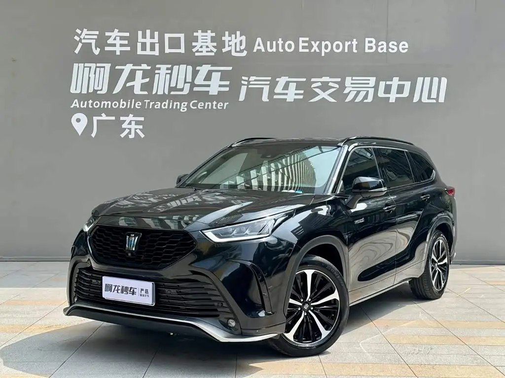 Toyota Crown Kluger 2023 — Photo 1/14