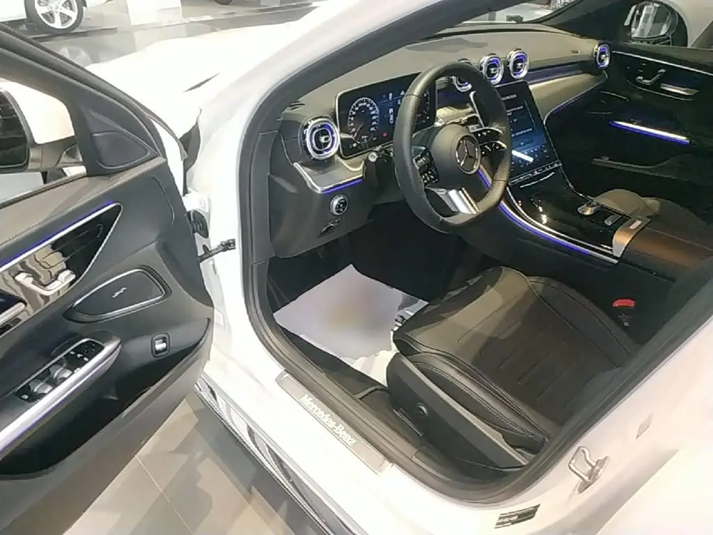 Mercedes-Benz C-Class 2025 — Фото 16/20