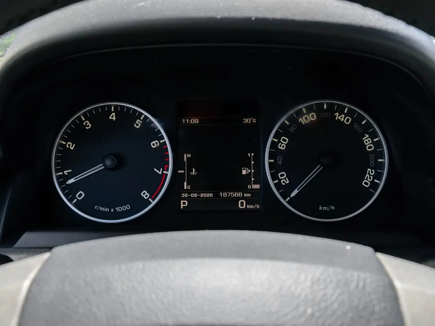 Land Rover Discovery 2016 — Photo 18/20