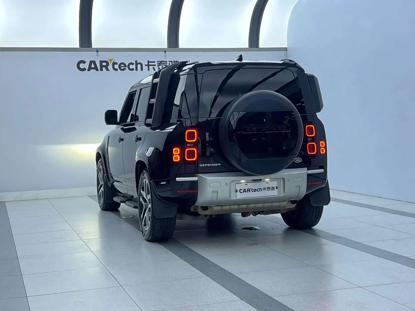 Land Rover Defender 2024 — Photo 6/9